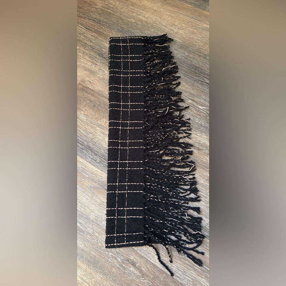 Maurice’s infinity warm scarf black carmel - Picture 4 of 8